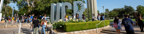 Students in front of the UCR sign during Orientation Session